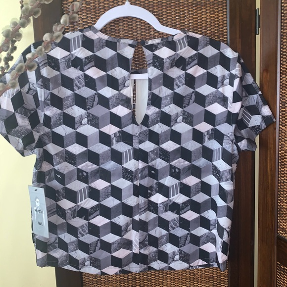 RVCA brand new top - Picture 2 of 4